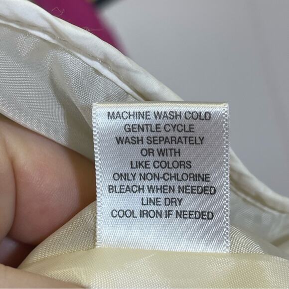 Relativity, Quilted Vest. Size Medium. Minor Stains, Could be washed out or dyed - Picture 6 of 7